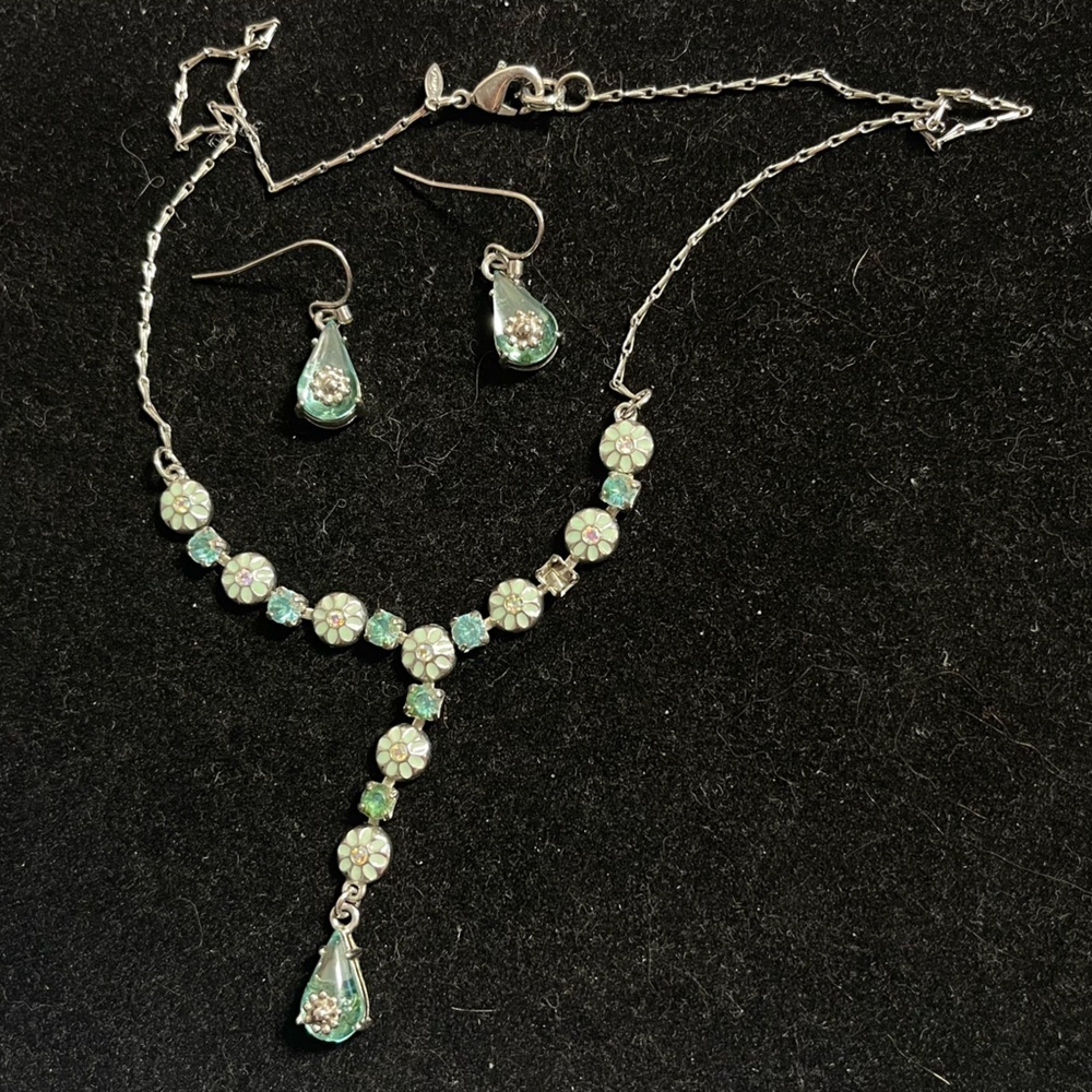 Avon Teardrop Necklace and Earring Set